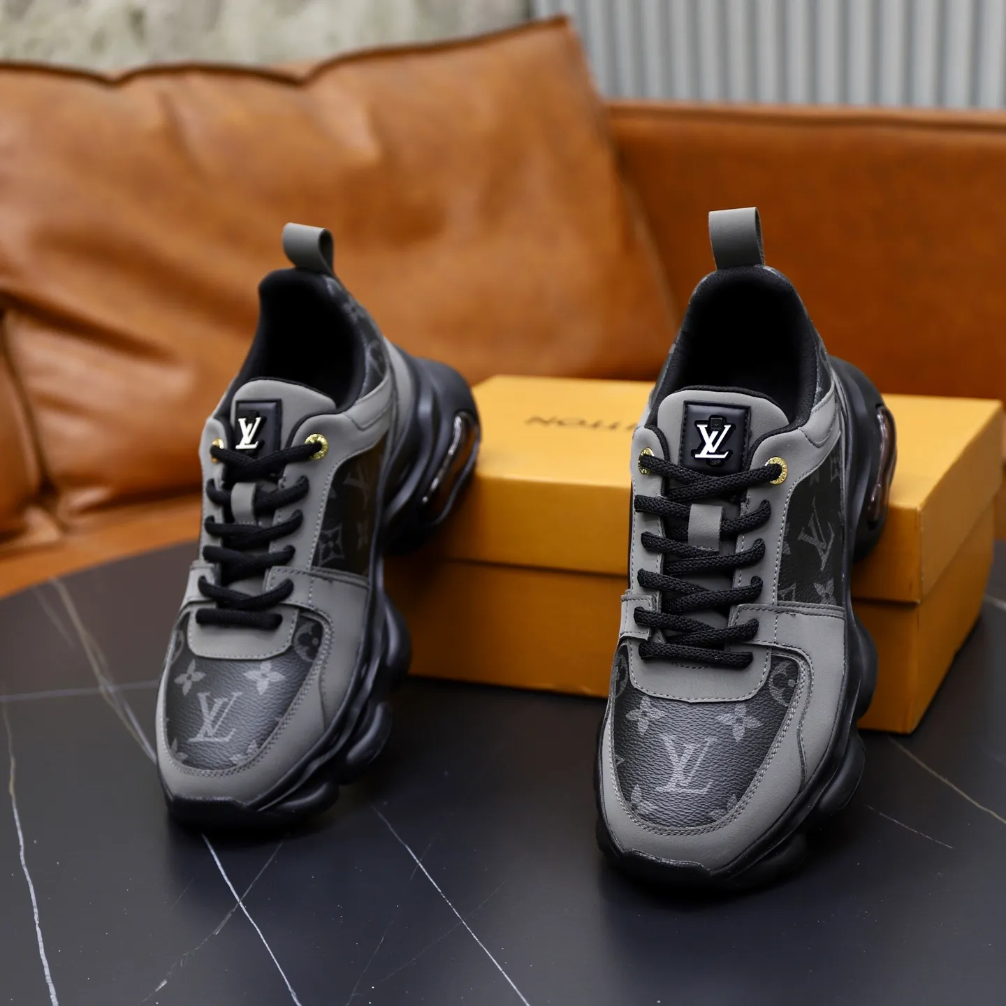 Ex-factory price: 462💰🙅‍♂️🙅‍♂️🙅‍♂️ Brand: Louis Vuitton Standard code: 38-44 (45 customized) Grade: Same as the official website Material: Original cowhide splicing fabric Comfortable and breathable lining Lightweight, soft and wear-resistant outsole Style category: Men's fashionable casual shoes Running sneakers Distinguished luxury brand elements Top luxury Color: actual picture color